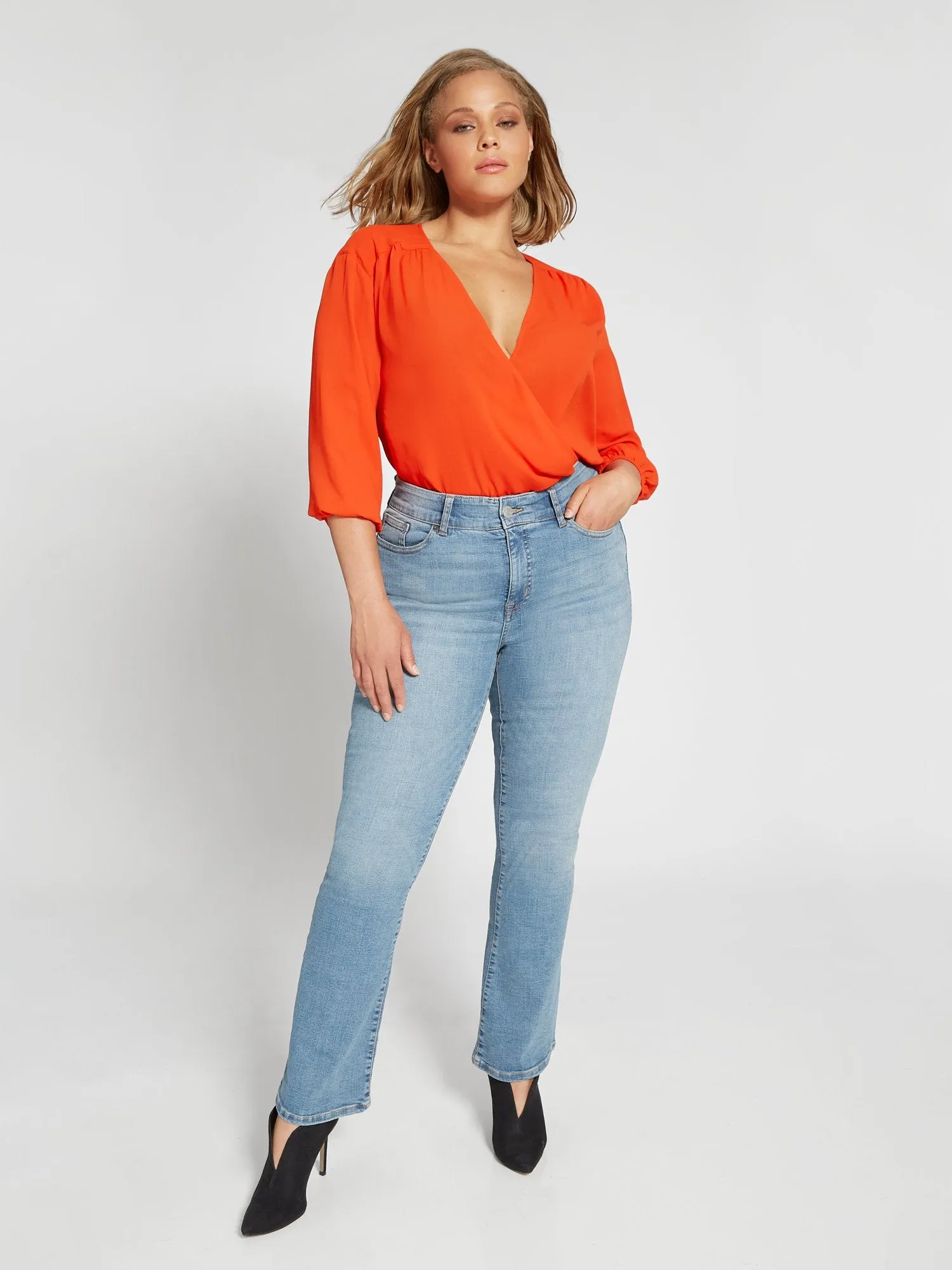 Petite Curvy High-Waisted Bootcut Jeans - Light Wash