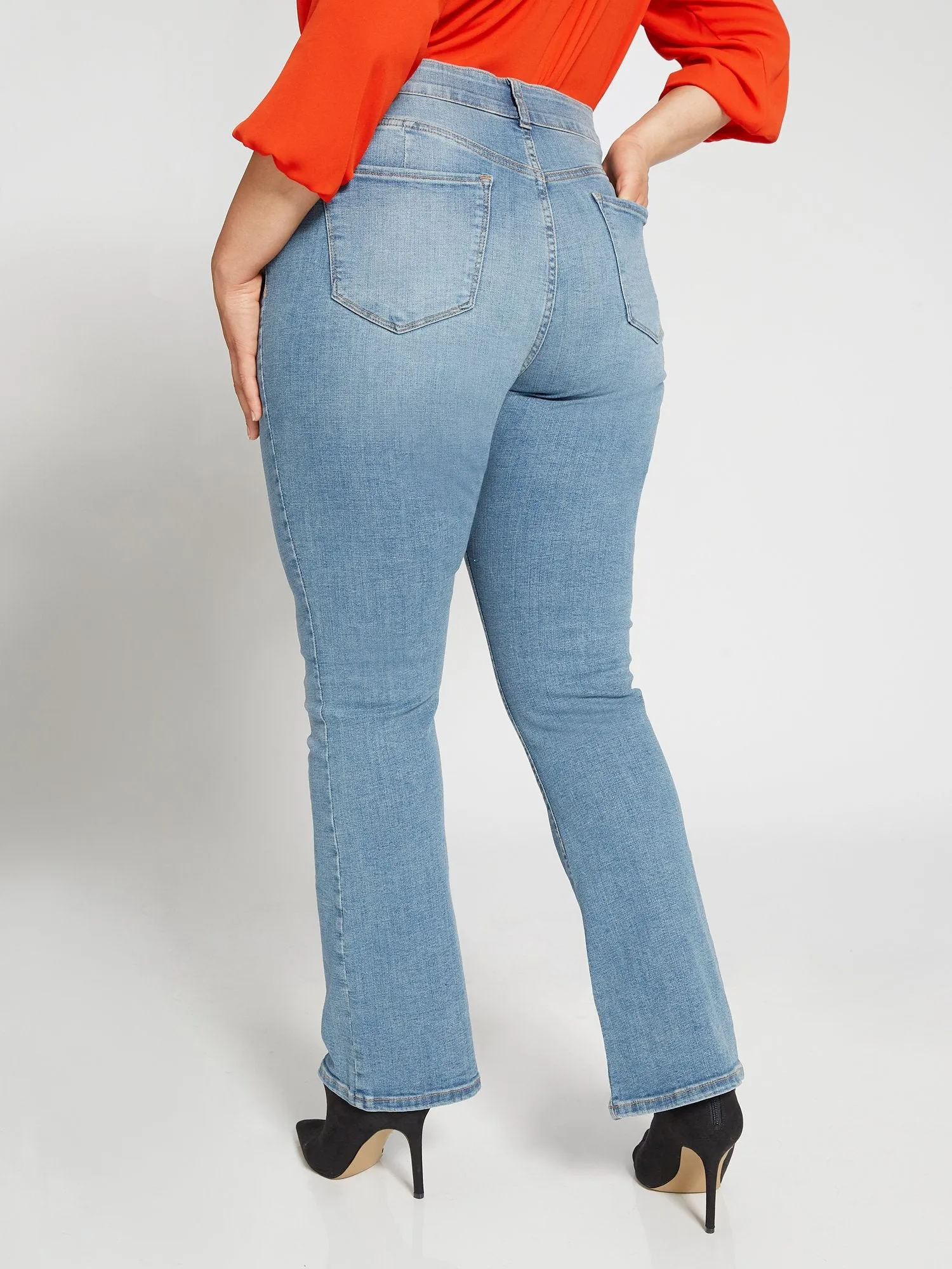 Petite Curvy High-Waisted Bootcut Jeans - Light Wash