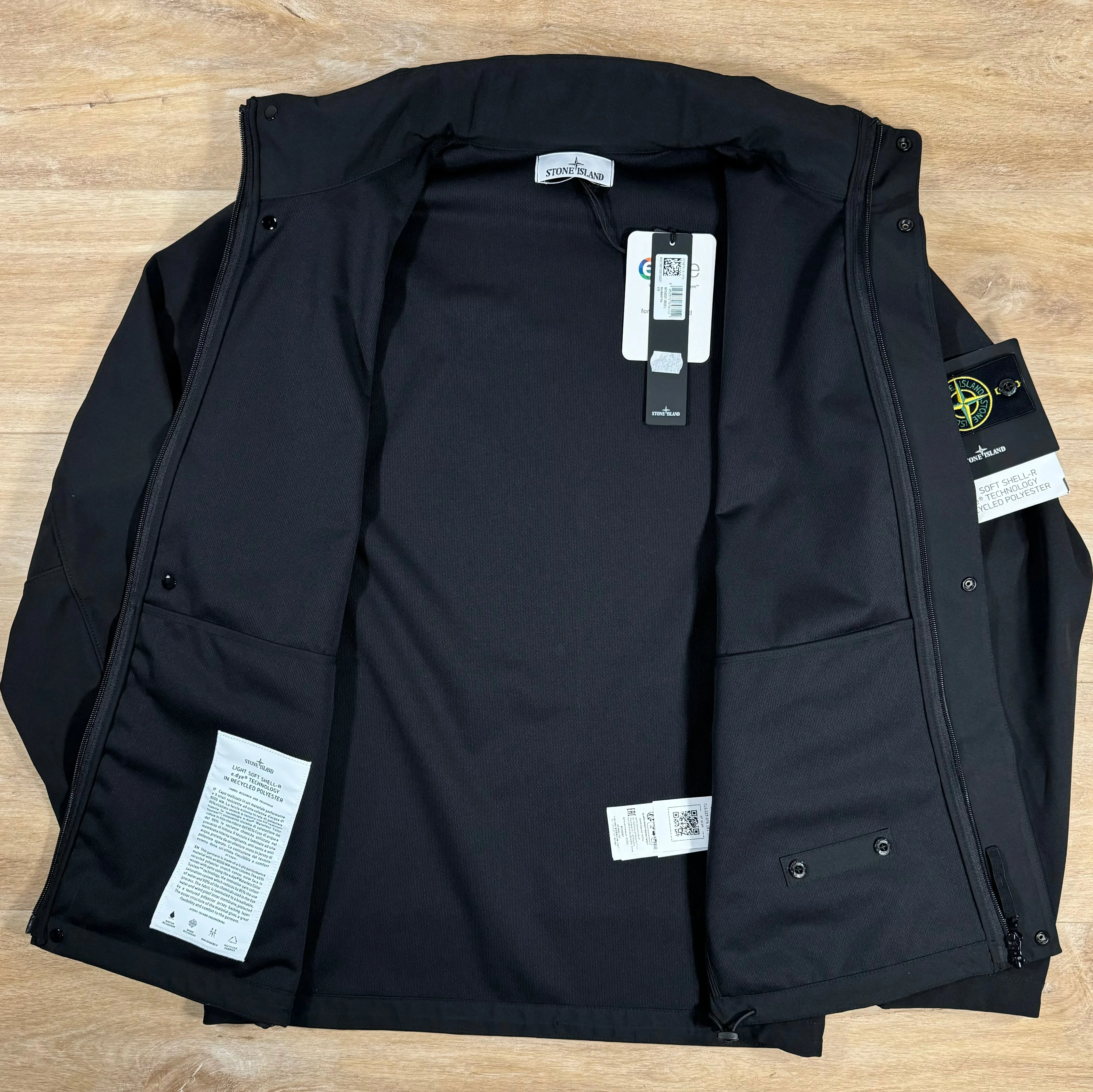 Stone Island Light Soft Shell-R Jacket in Black