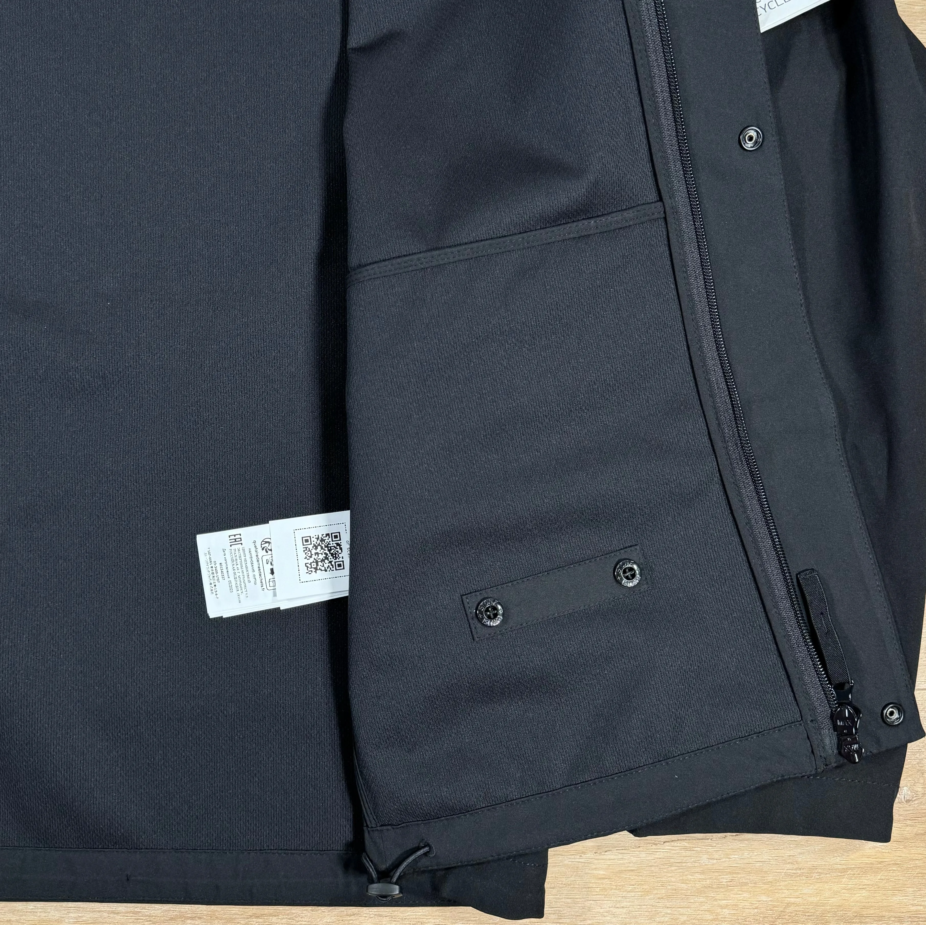 Stone Island Light Soft Shell-R Jacket in Black