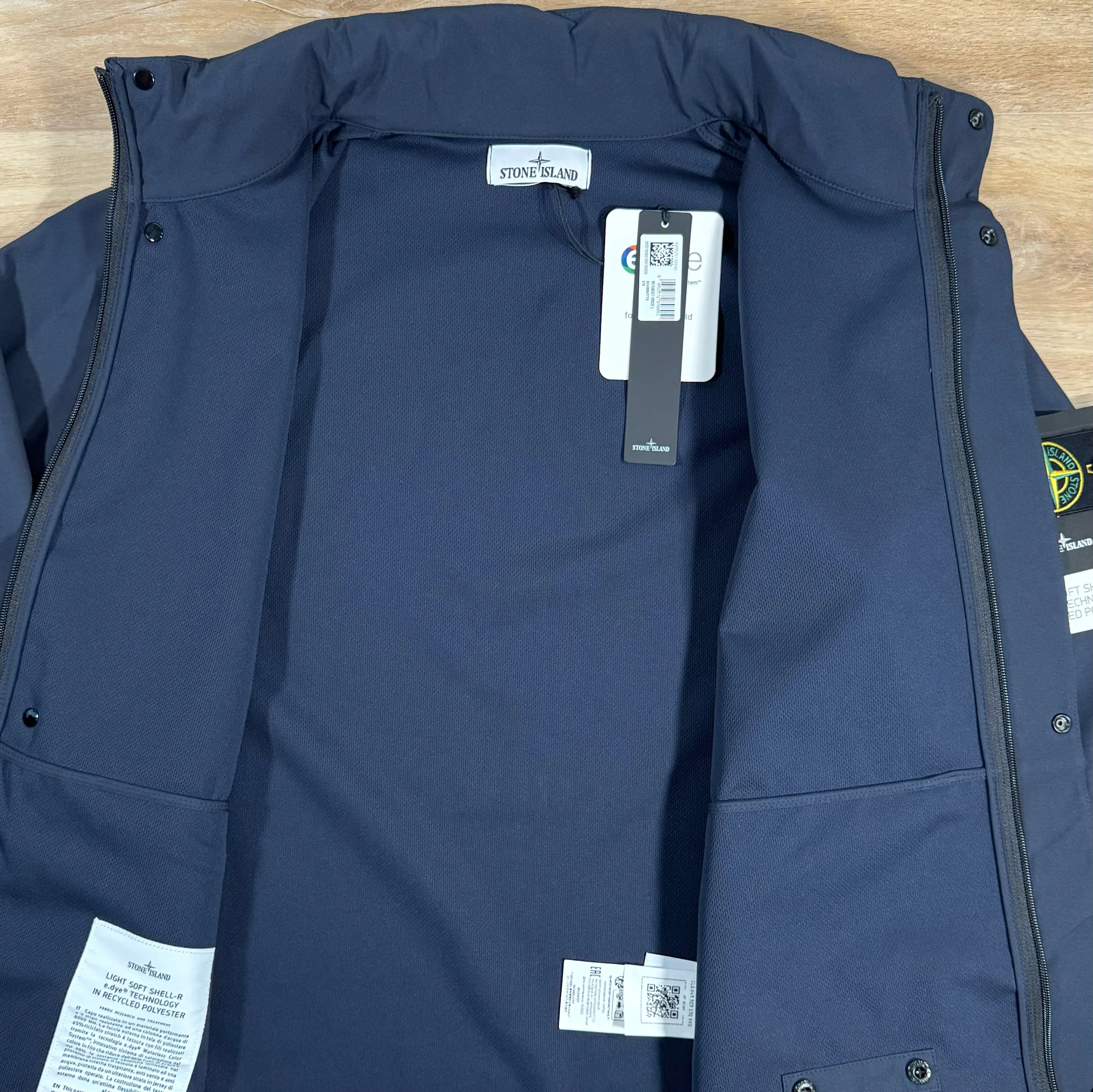 Stone Island Light Soft Shell-R Jacket in Navy