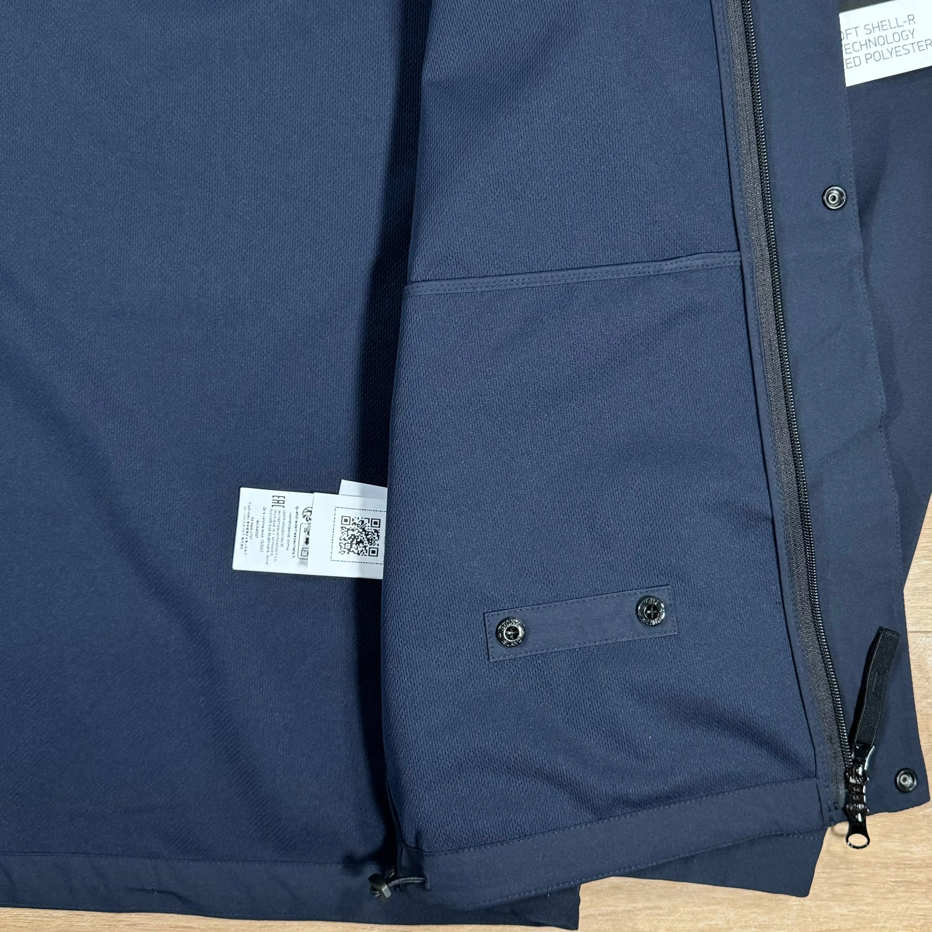 Stone Island Light Soft Shell-R Jacket in Navy